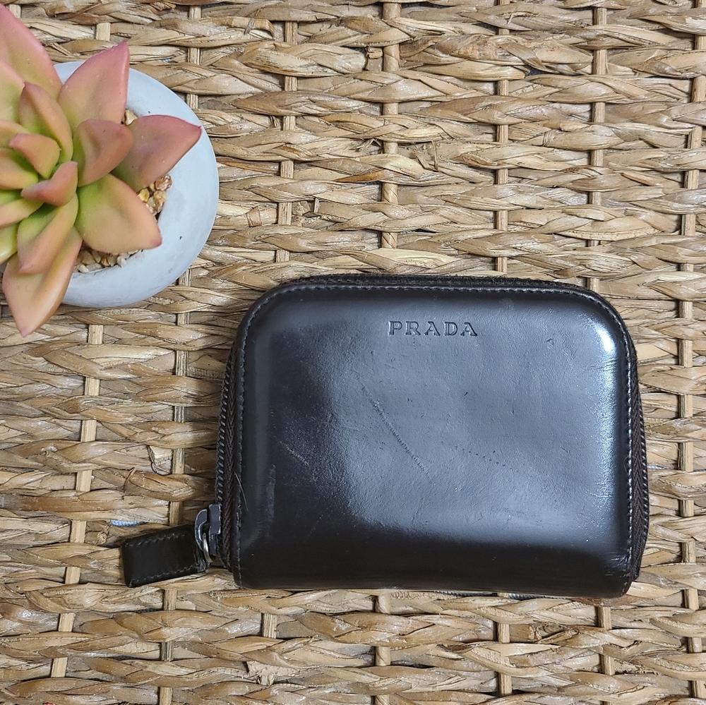 🤎 Prada Zip Card Wallet